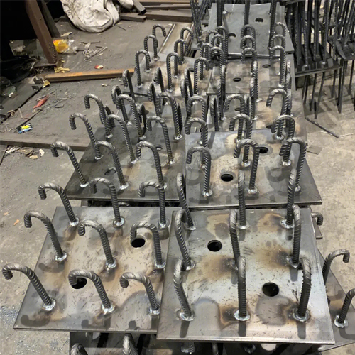 图纸中如何确定萍乡预埋件的位置？